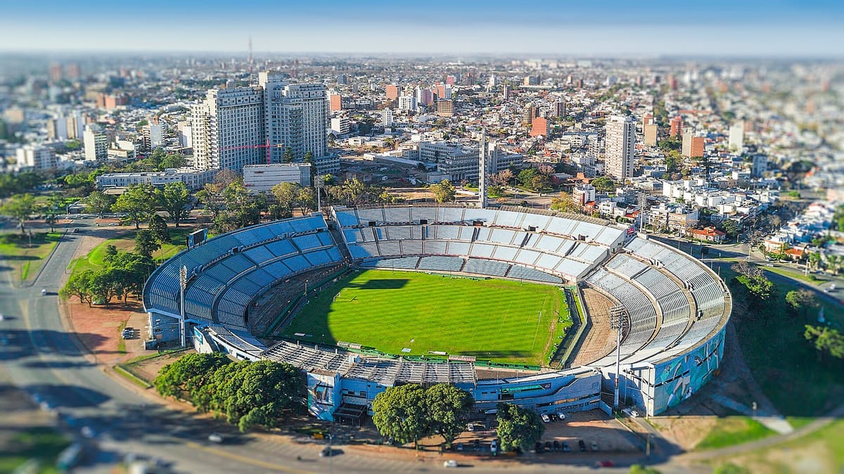Vista aérea del Estadio Centenario de Montevideo, sede de la final de la Copa Libertadores 2026.